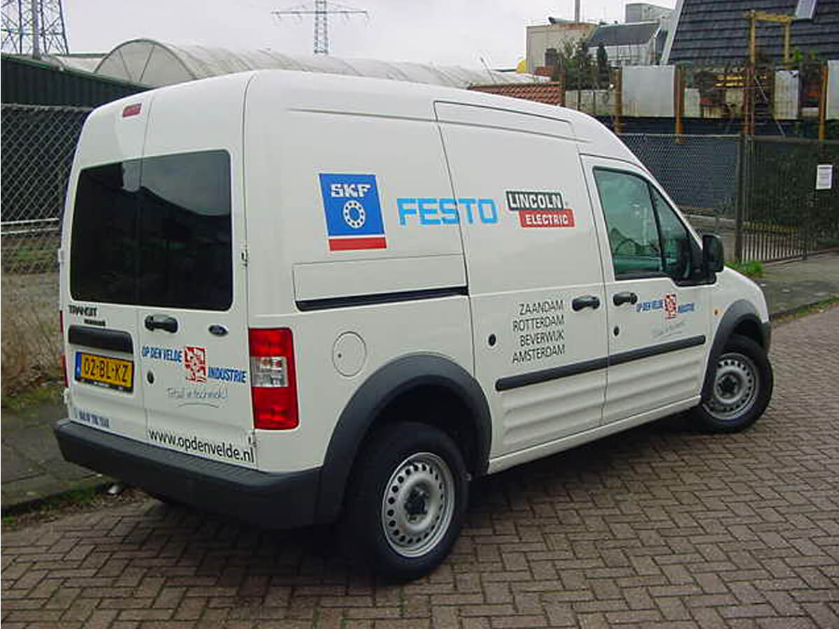 https://akrosigning.nl/wp-content/uploads/2018/01/Autobelettering-A22.jpg
